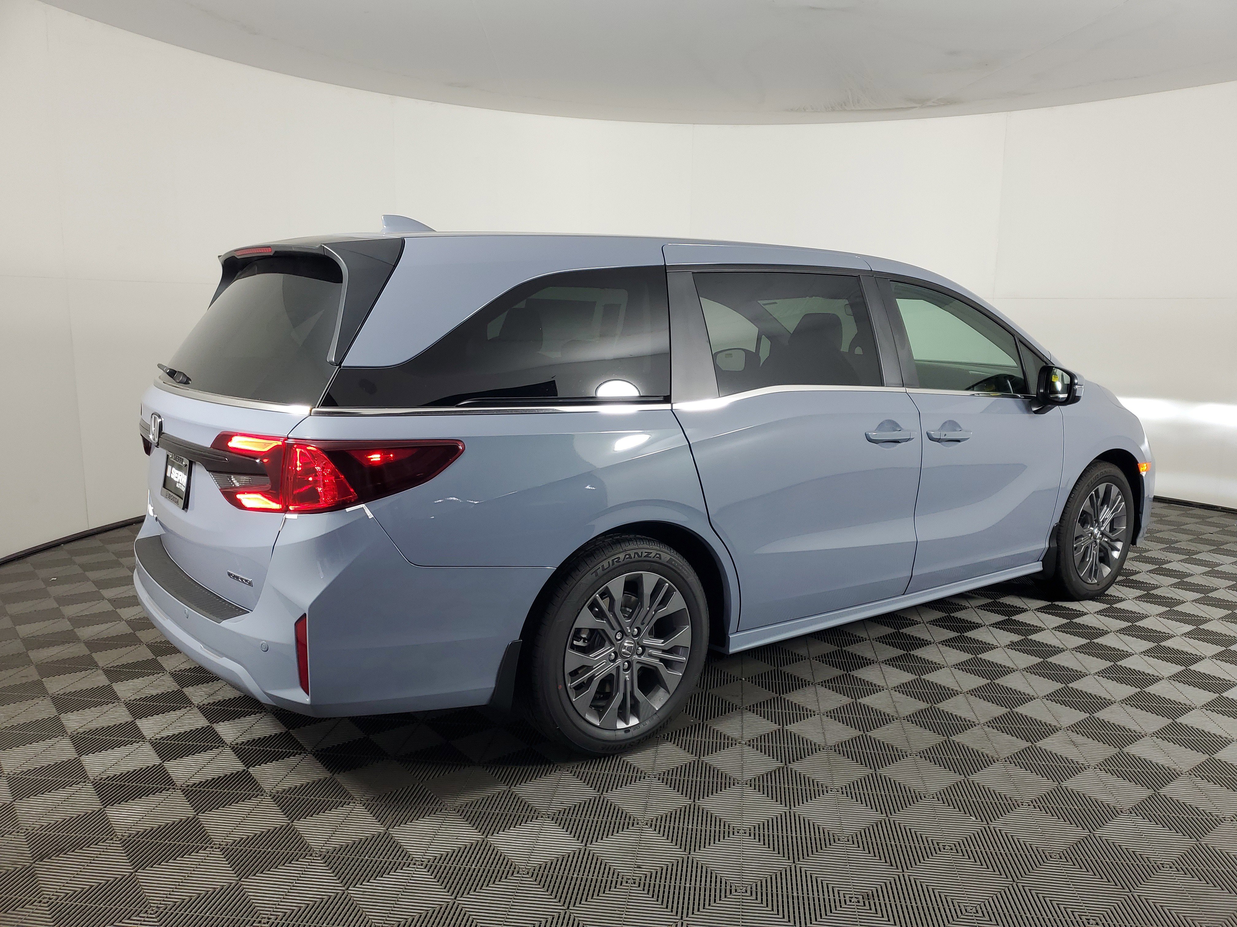 New 2026 Honda Odyssey Touring image 4