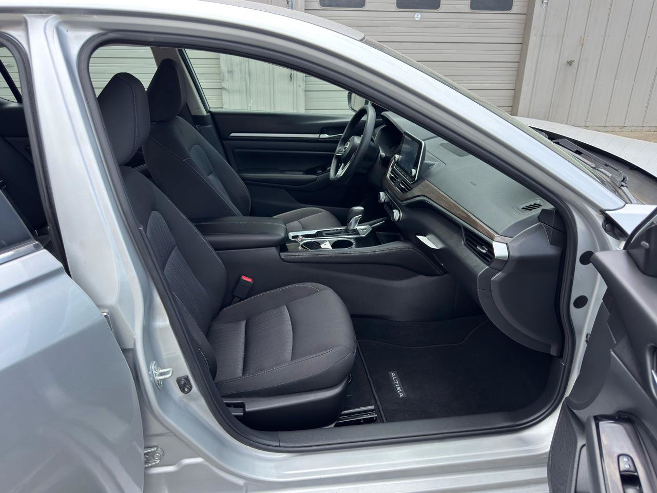 Used 2023 Nissan Altima 2.5 SV FWD image 14