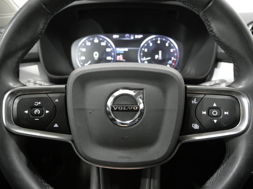 Used 2022 Volvo XC40 T5 Momentum AWD/4WD image 16