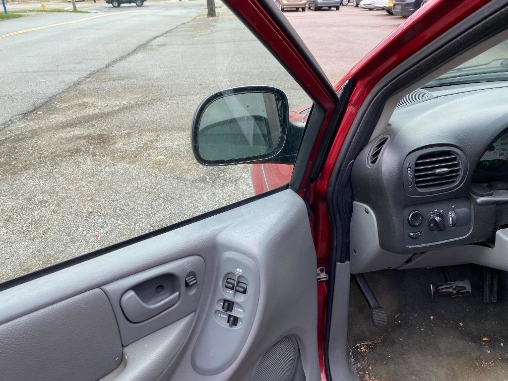 Used 2007 Chrysler Town & Country Touring image 11