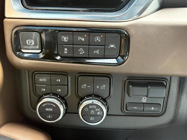 Certified 2025 GMC Yukon Denali Ultimate AWD/4WD image 17