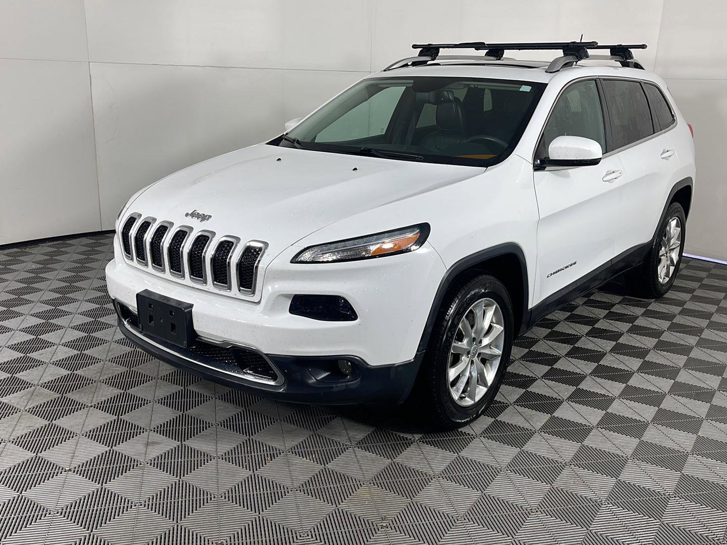 Used 2016 Jeep Cherokee Limited image 2