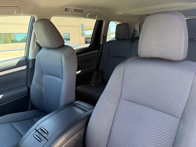 Used 2014 Toyota Highlander LE FWD image 14