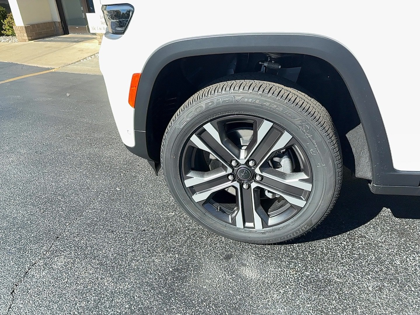New 2027 Jeep Grand Cherokee L Limited AWD/4WD image 2