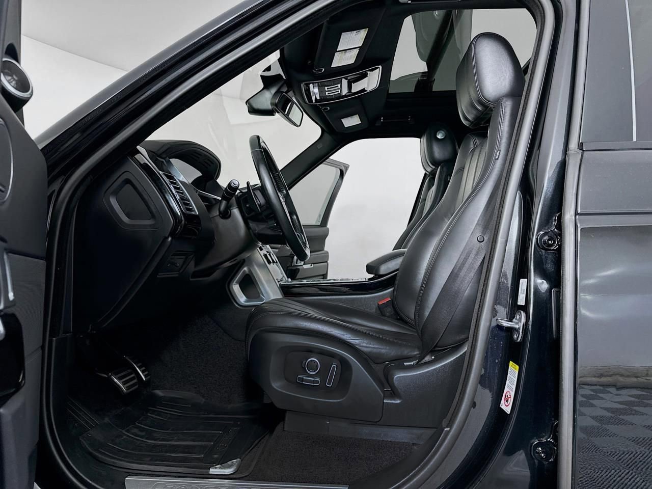 Used 2016 Land Rover Range Rover Supercharged image 25