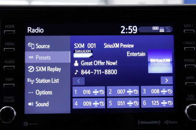 Used 2022 Toyota Highlander XLE AWD/4WD image 32