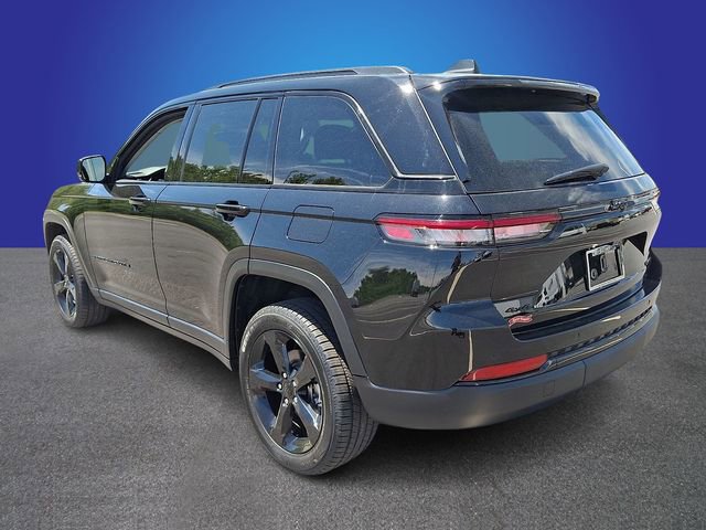 Used 2024 Jeep Grand Cherokee Limited w/ Black Appearance Package AWD/4WD image 6