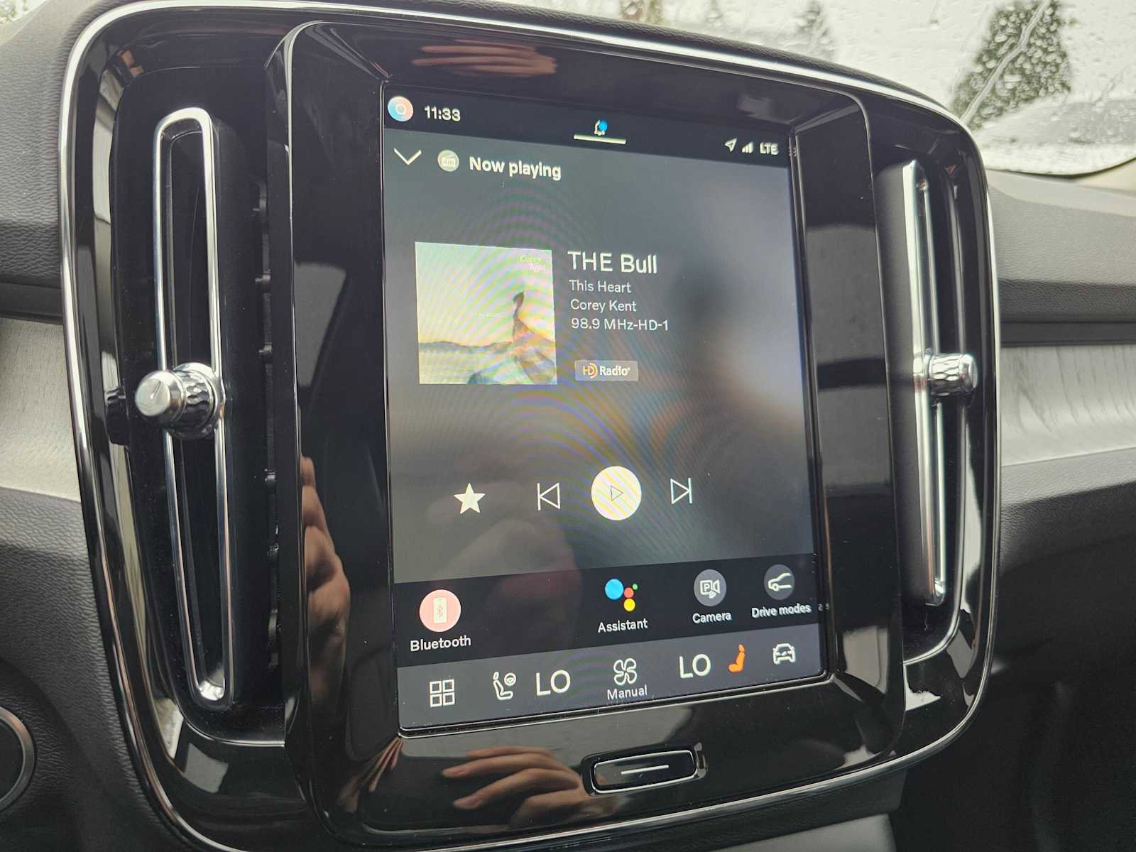 Certified 2025 Volvo XC40 B5 Core w/ Protection Package Premier image 33