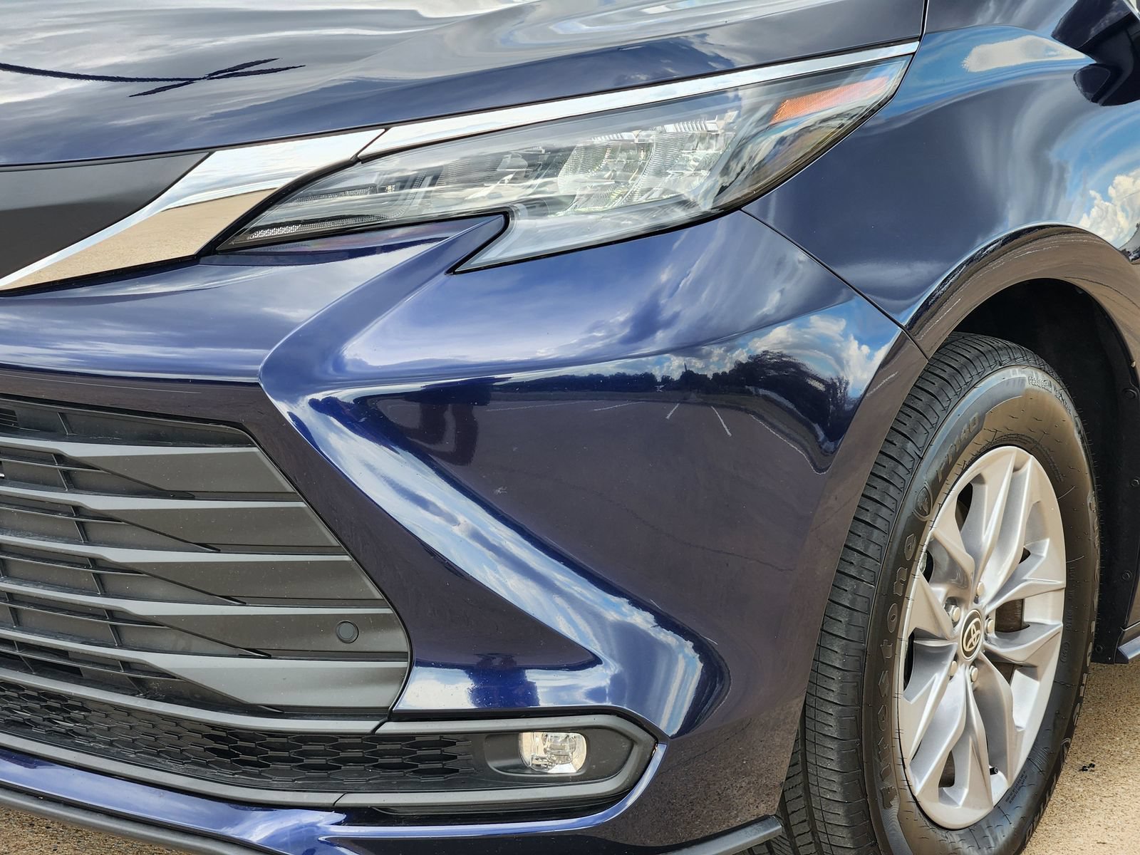 Used 2026 Toyota Sienna XLE FWD image 10