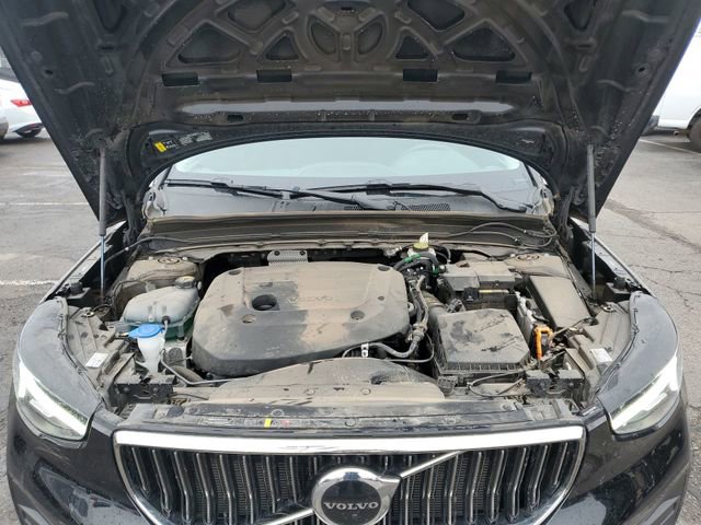 Used 2025 Volvo XC40 B5 Core image 30