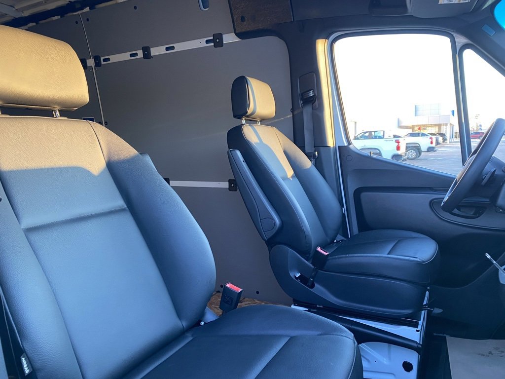 Used 2024 Mercedes-Benz Sprinter 2500 image 16