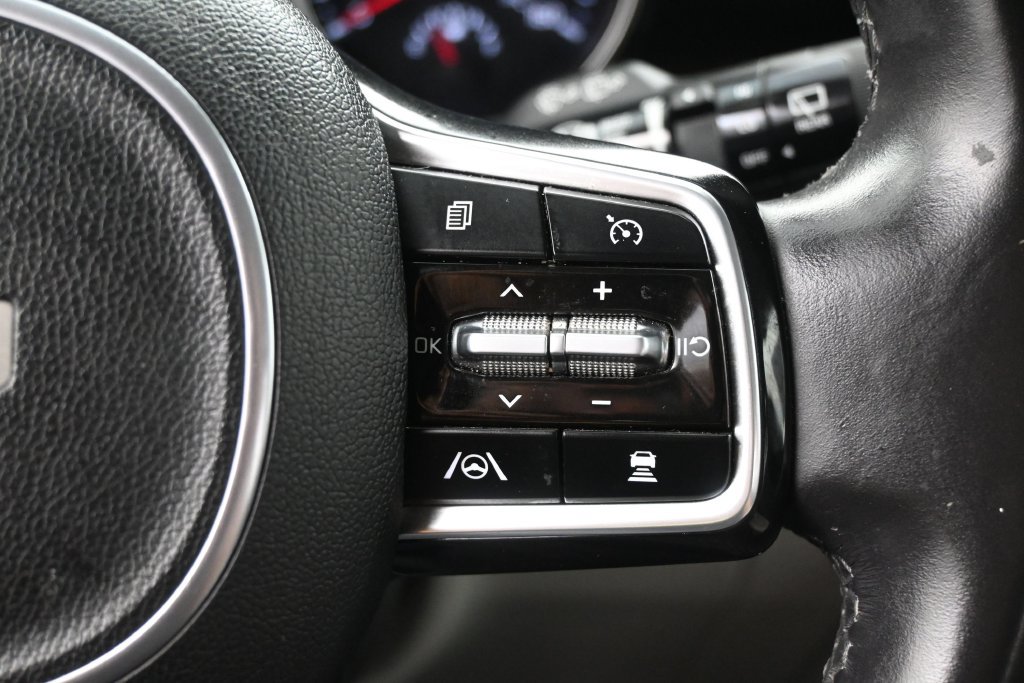 Used 2024 Kia Carnival EX FWD image 20