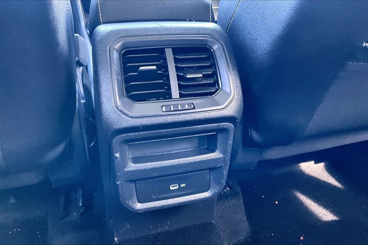Used 2023 Volkswagen Taos SEL AWD/4WD image 37
