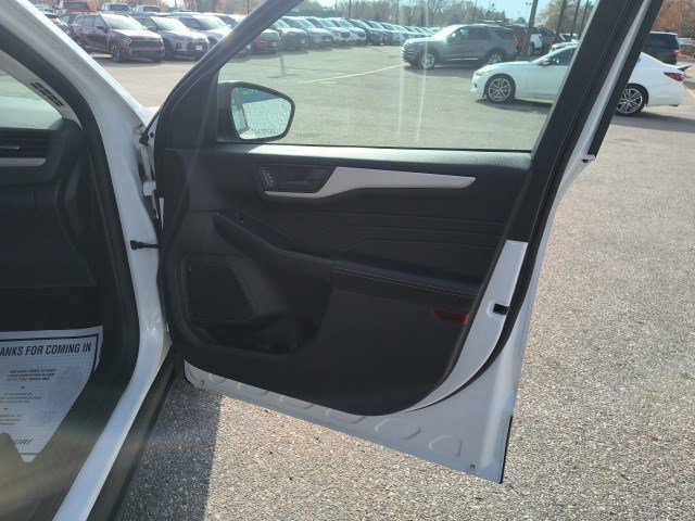 Used 2022 Ford Escape S image 17