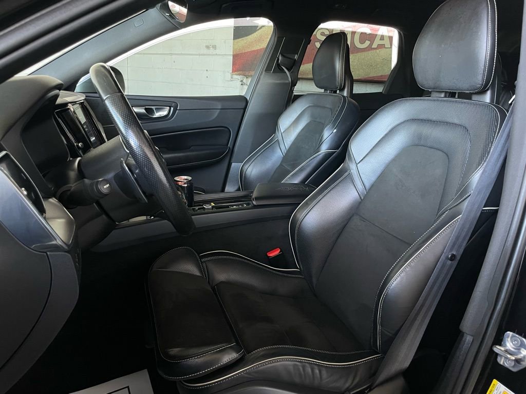 Used 2018 Volvo XC60 T6 R-Design w/ Convenience Package image 13