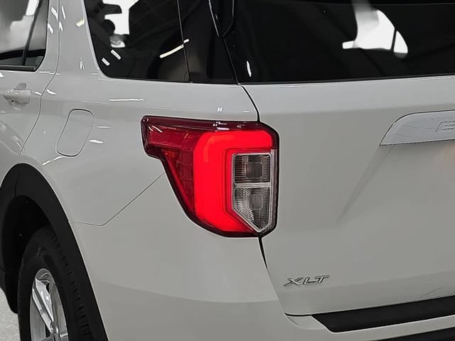 Used 2023 Ford Explorer XLT w/ Equipment Group 202A AWD/4WD image 34