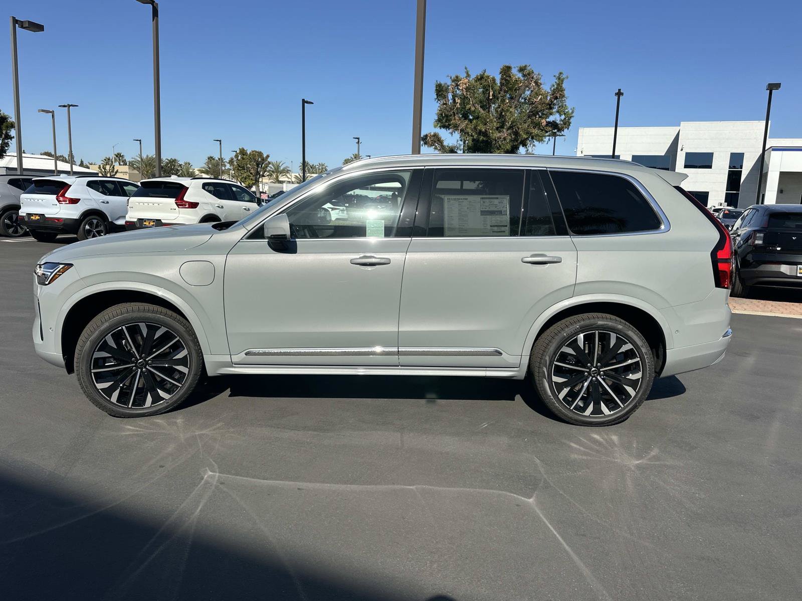New 2026 Volvo XC90 T8 Plus AWD/4WD image 4