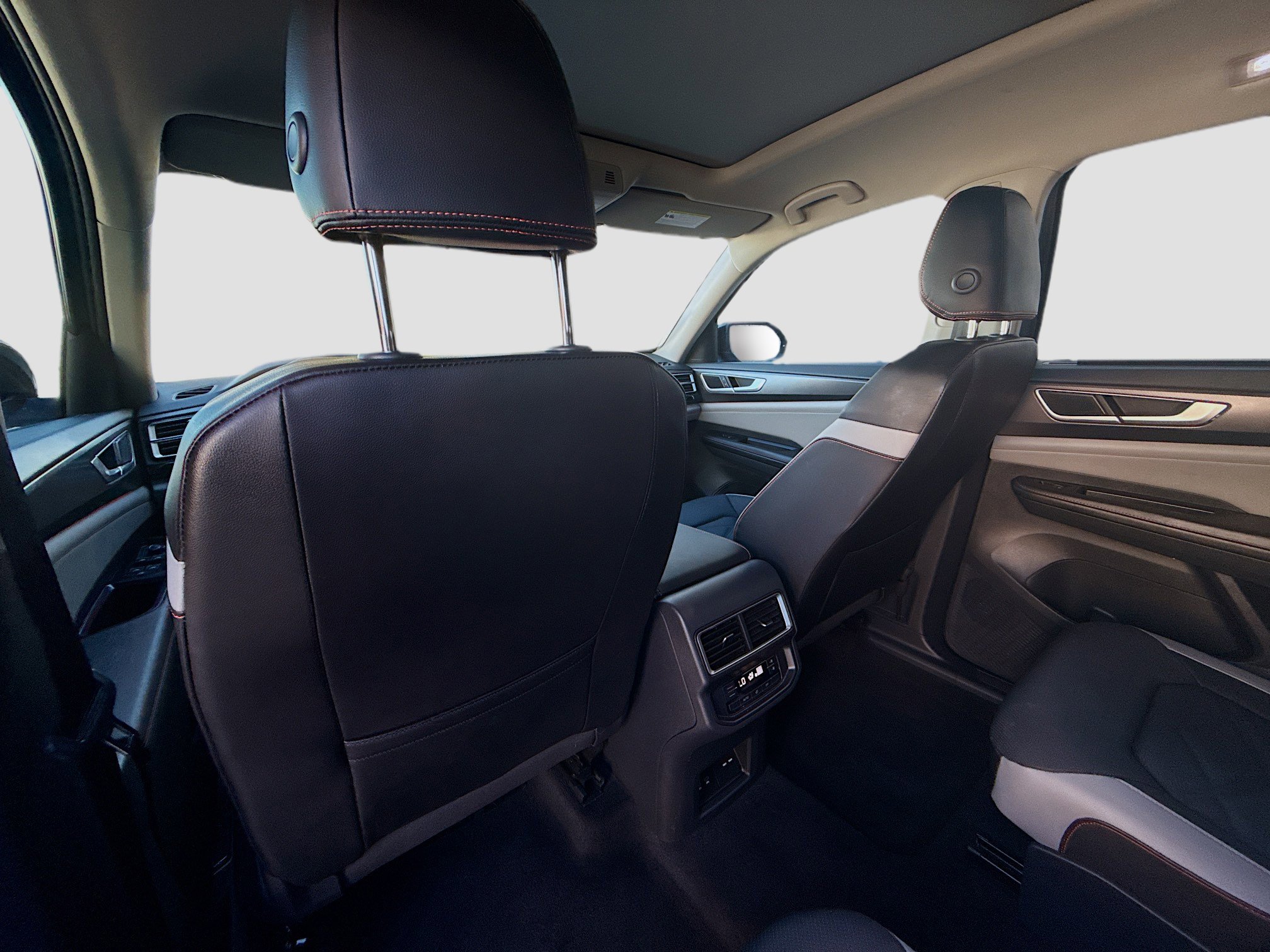 Certified 2025 Volkswagen Atlas Peak Edition SE image 25