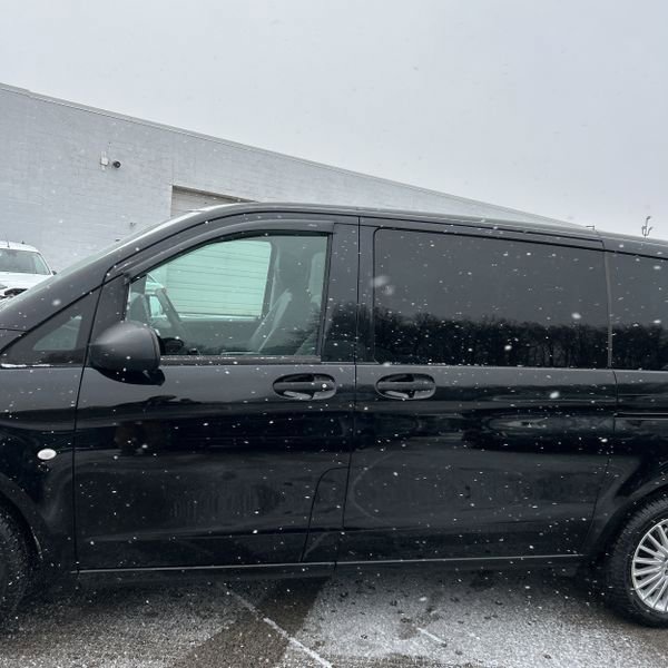 Used 2018 Mercedes-Benz Metris Passenger image 3