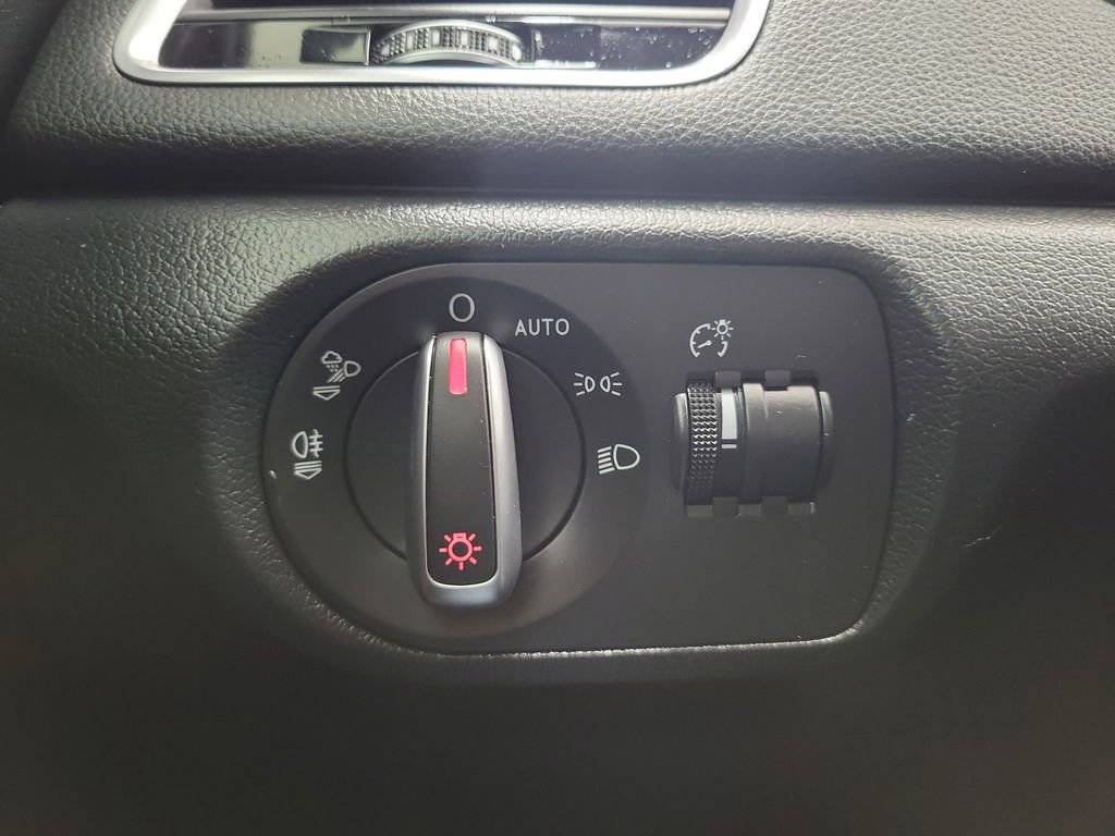 Used 2018 Audi Q3 2.0T Premium Plus w/ Premium Plus Package image 33