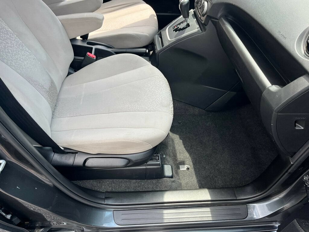 Used 2012 MAZDA MAZDA5 Touring w/ Moonroof & Audio Pkg FWD image 17