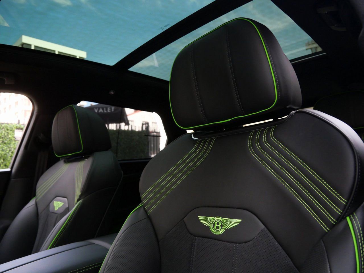 Used 2025 Bentley Bentayga AWD/4WD image 20