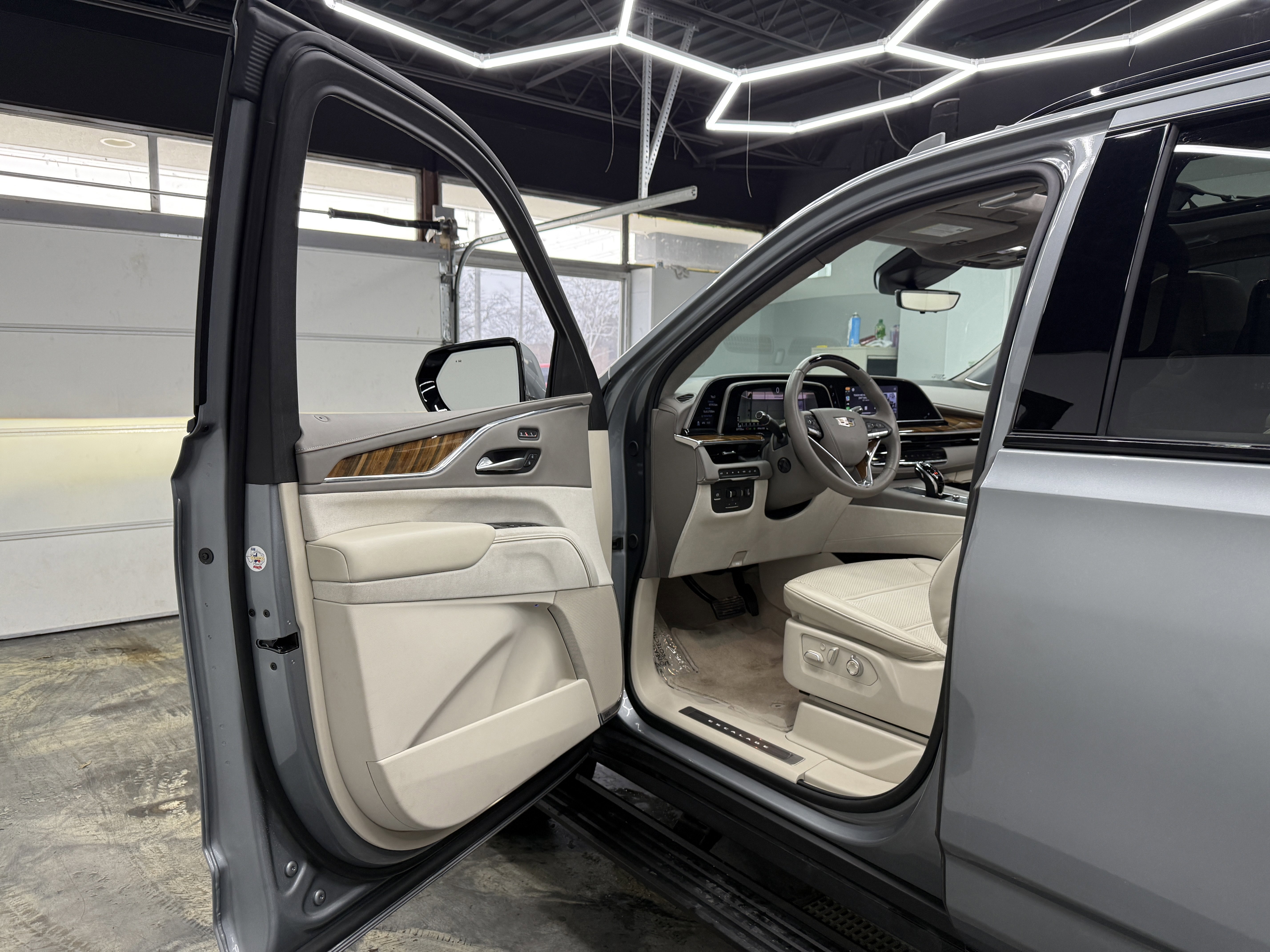 Used 2024 Cadillac Escalade Sport Platinum image 15