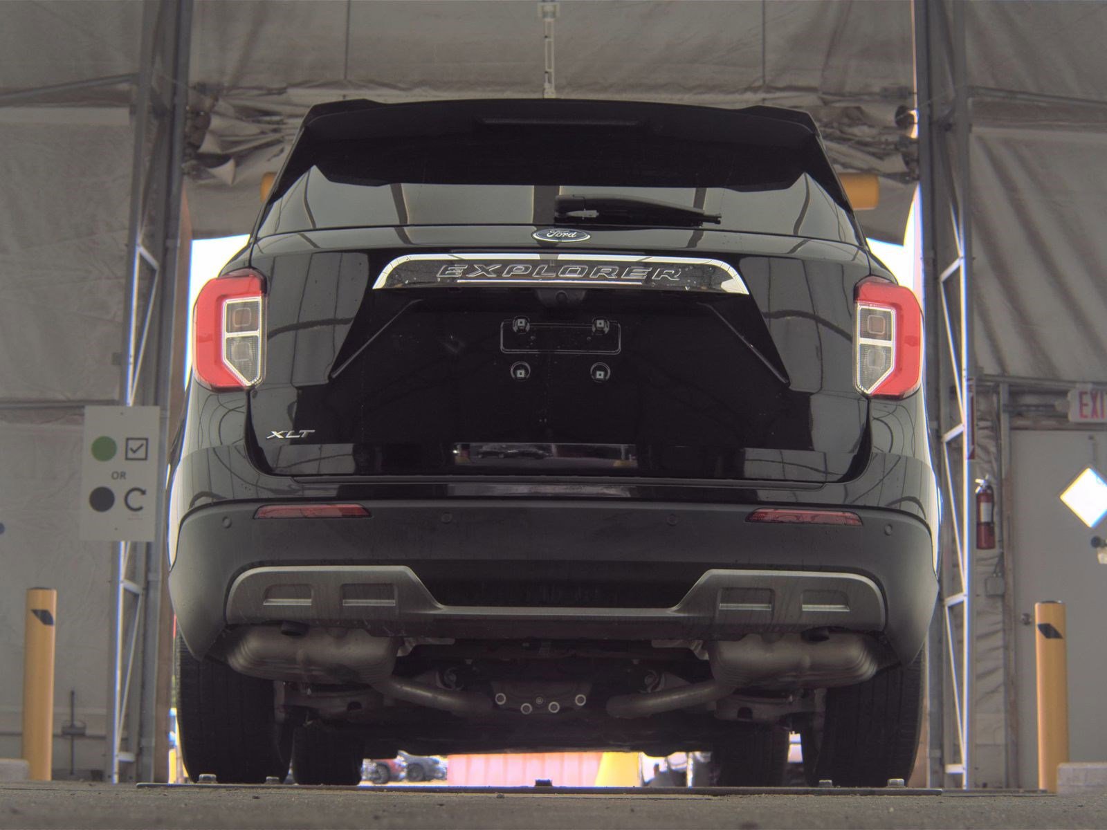 Used 2024 Ford Explorer XLT w/ Equipment Group 202A RWD image 10