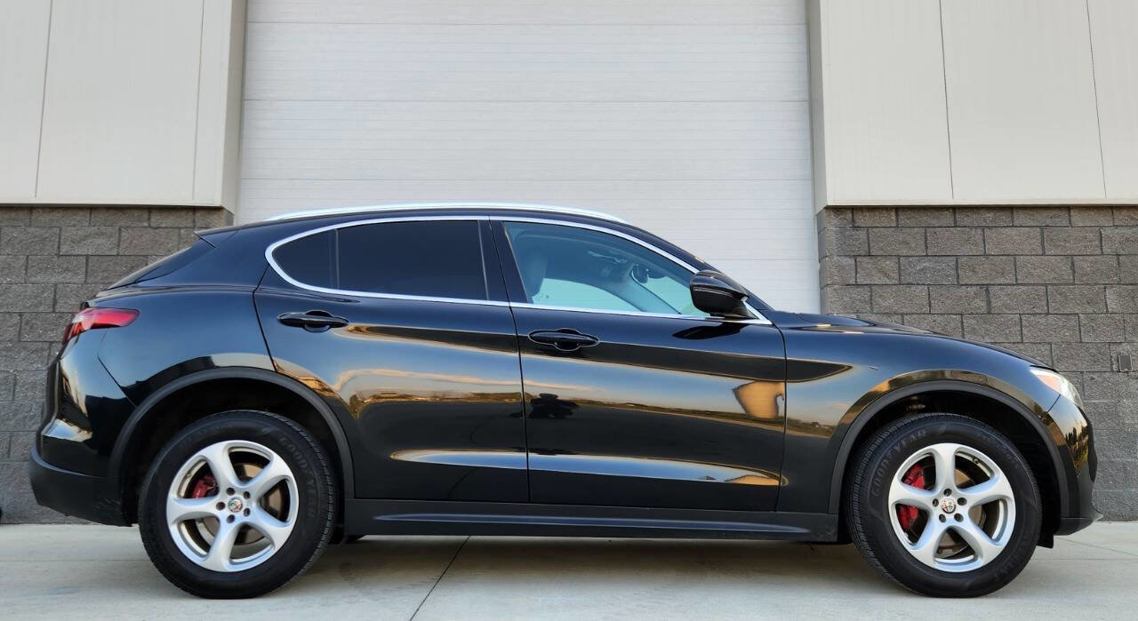 Used 2018 Alfa Romeo Stelvio AWD image 5