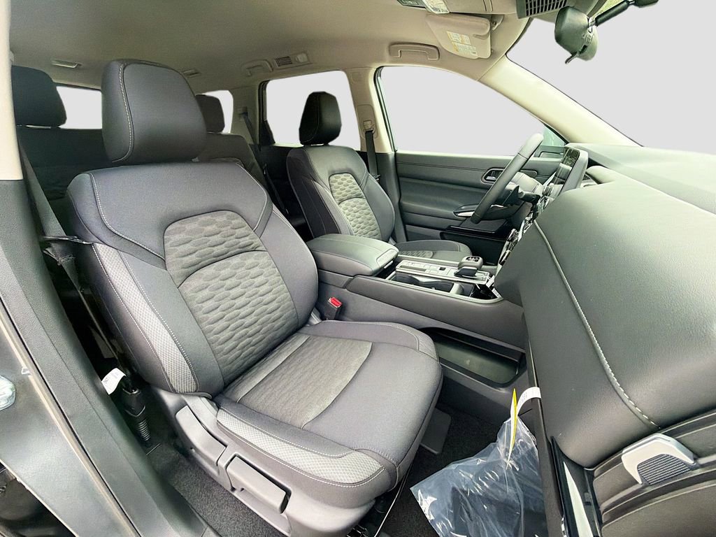 New 2025 Nissan Pathfinder SV w/ Black Appearance Package image 32