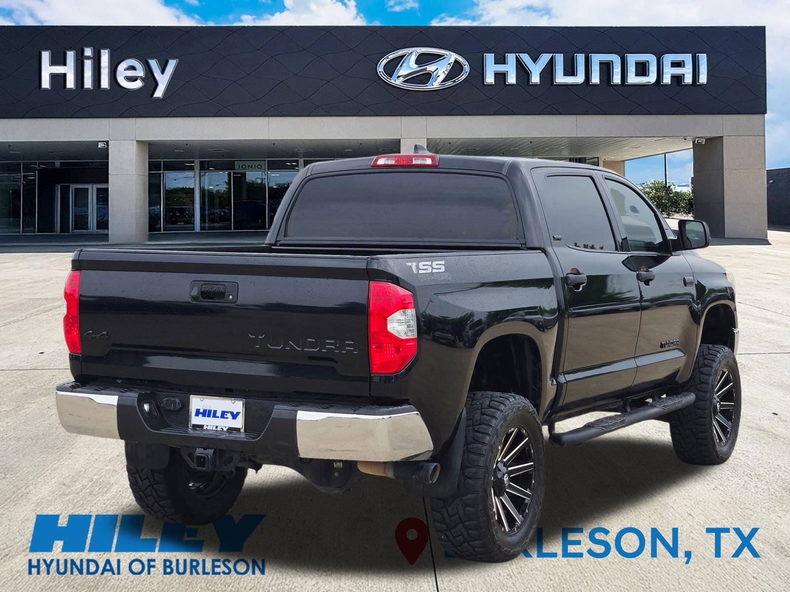 Used 2020 Toyota Tundra SR5 w/ SR5 Upgrade Package AWD/4WD image 4