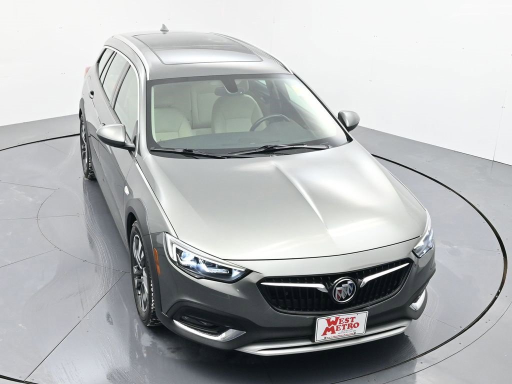 Used 2019 Buick Regal Essence w/ Driver Confidence Package I image 4