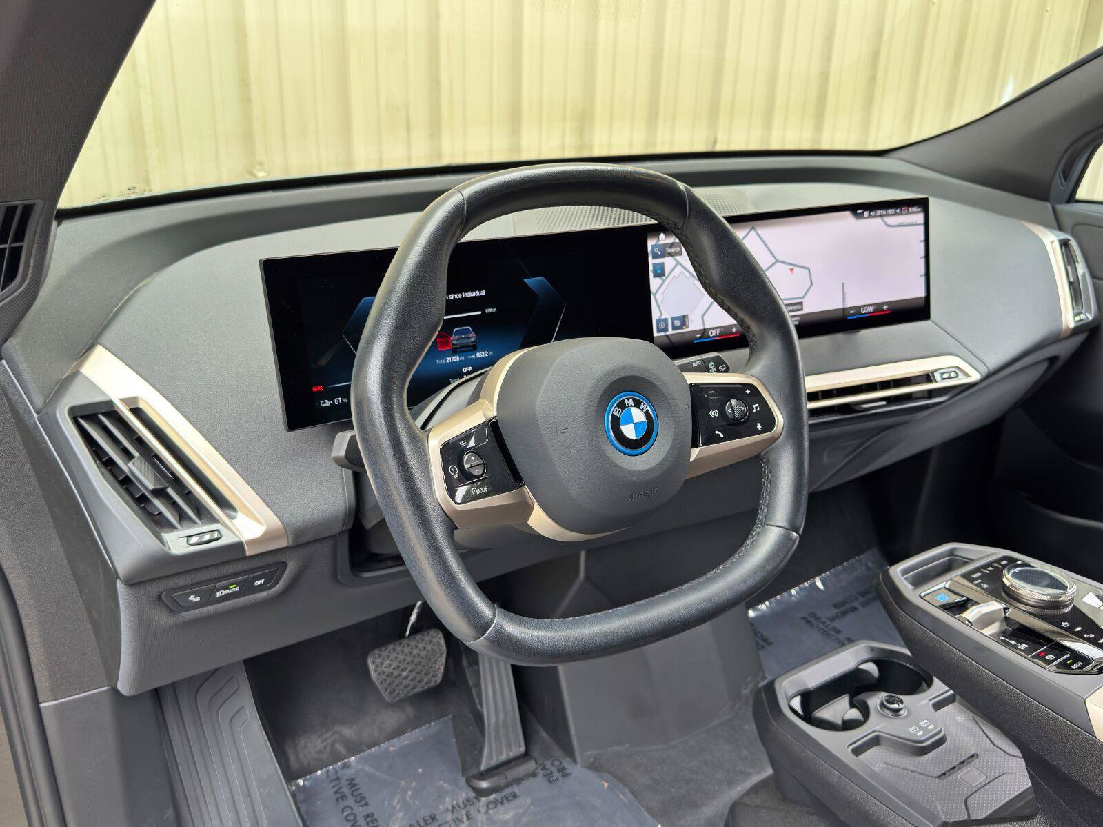 Used 2022 BMW iX xDrive50 w/ Sport Package AWD/4WD image 13