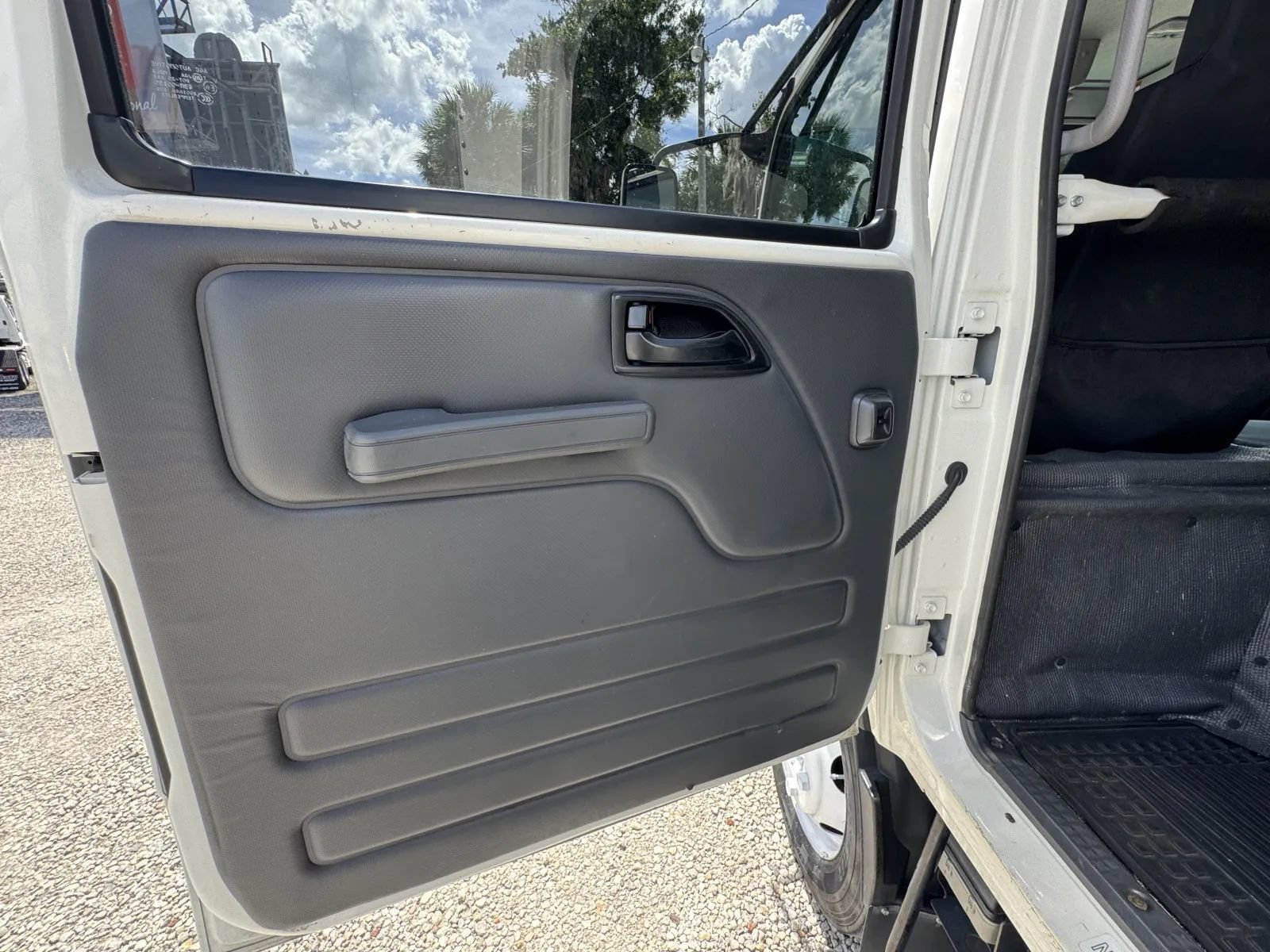 Used 2024 Isuzu NPR RWD image 19