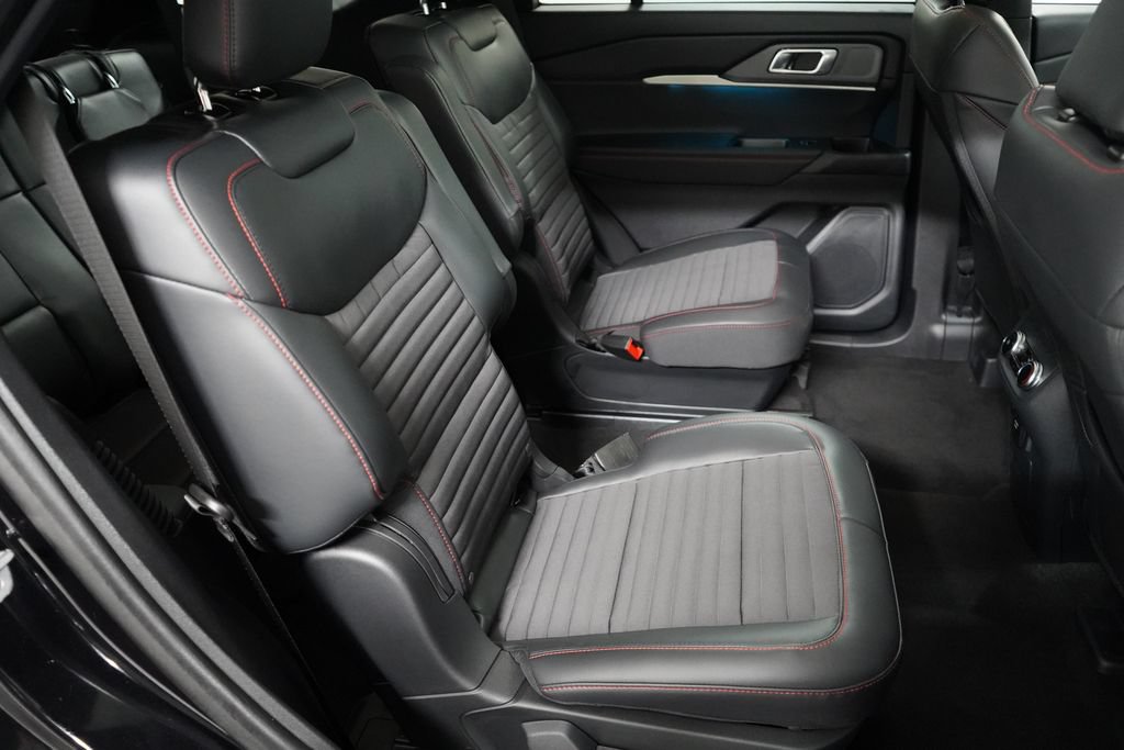 New 2026 Ford Explorer ST-Line w/ ST-Line Street Pack AWD/4WD image 21