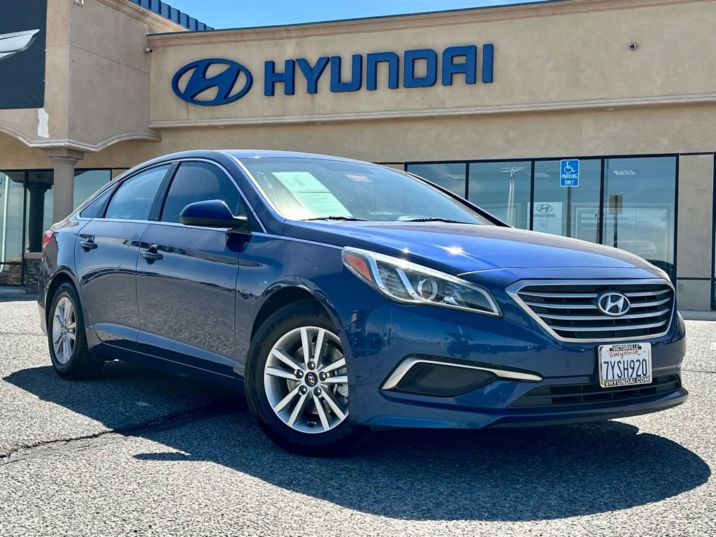 Used 2017 Hyundai Sonata SE image 1