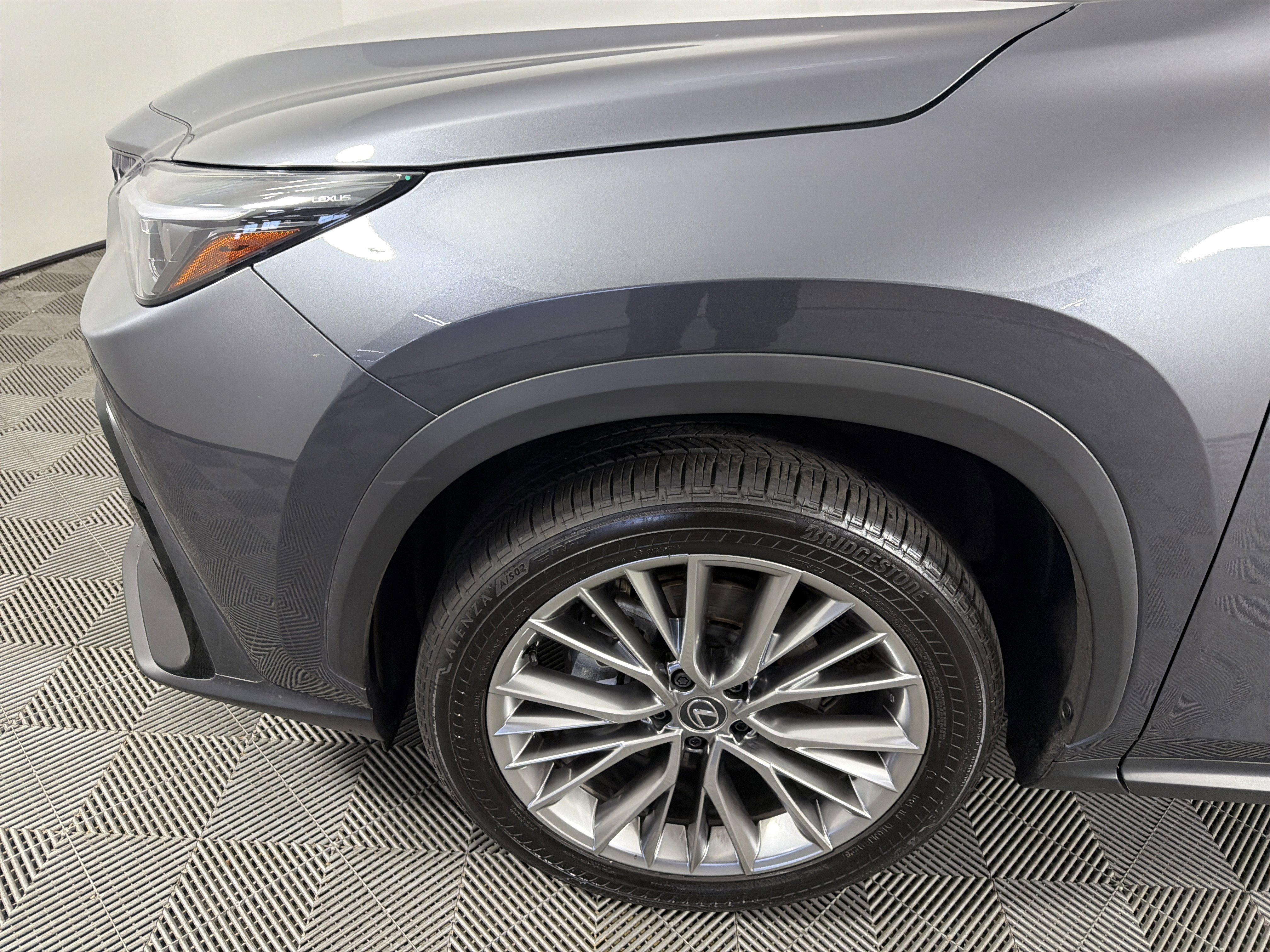 Used 2025 Lexus NX 350h AWD w/ Accessory Package (2T) image 5