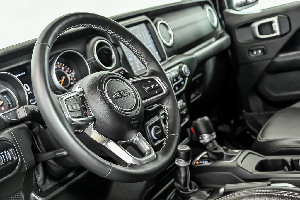 Used 2018 Jeep Wrangler Unlimited Sahara AWD/4WD image 14