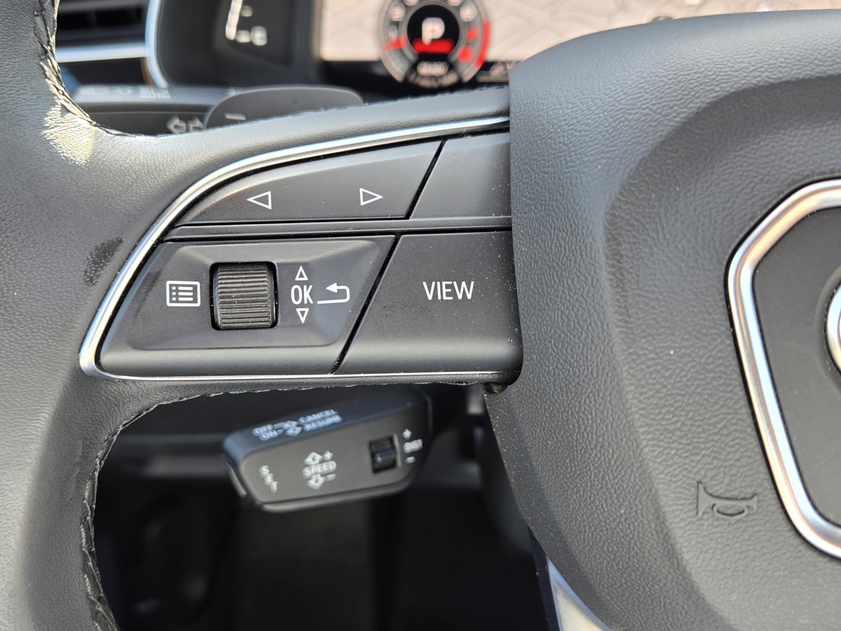 Used 2023 Audi Q8 Premium image 17