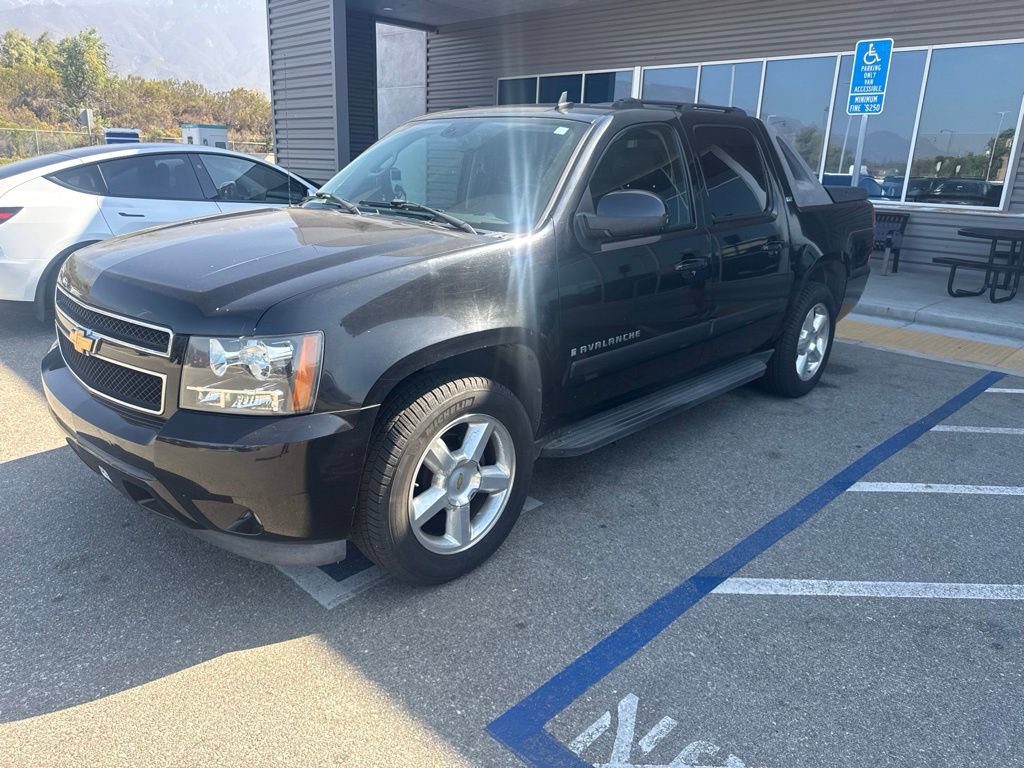 Used 2007 Chevrolet Avalanche LTZ w/ LTZ Preferred Equipment Group RWD image 2