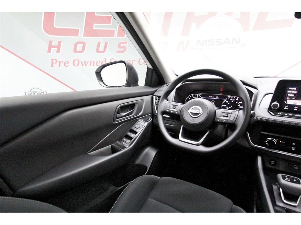 Used 2024 Nissan Rogue S image 6