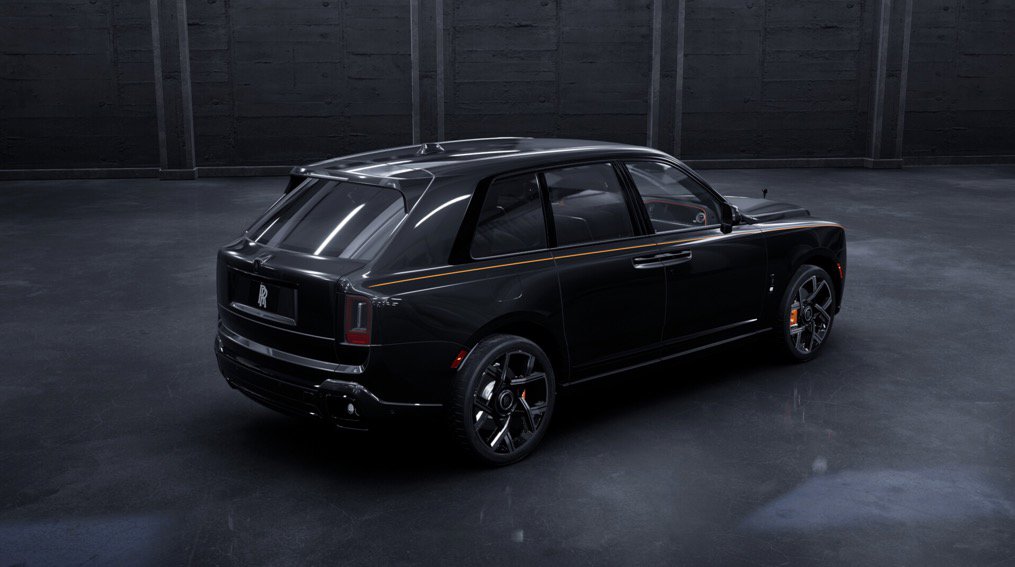 New 2026 Rolls-Royce Cullinan Black Badge image 3
