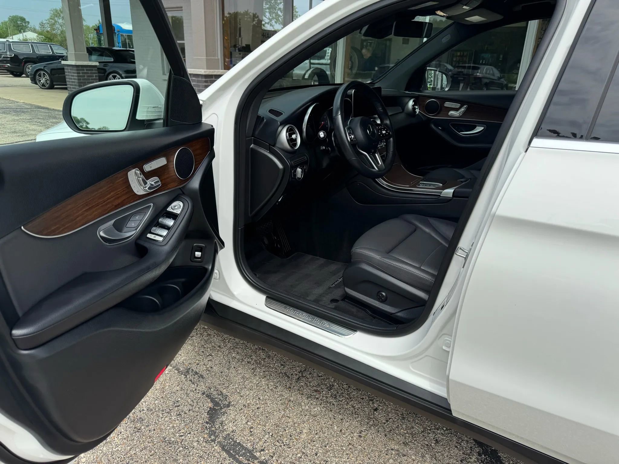 Used 2021 Mercedes-Benz GLC 300 4MATIC image 9