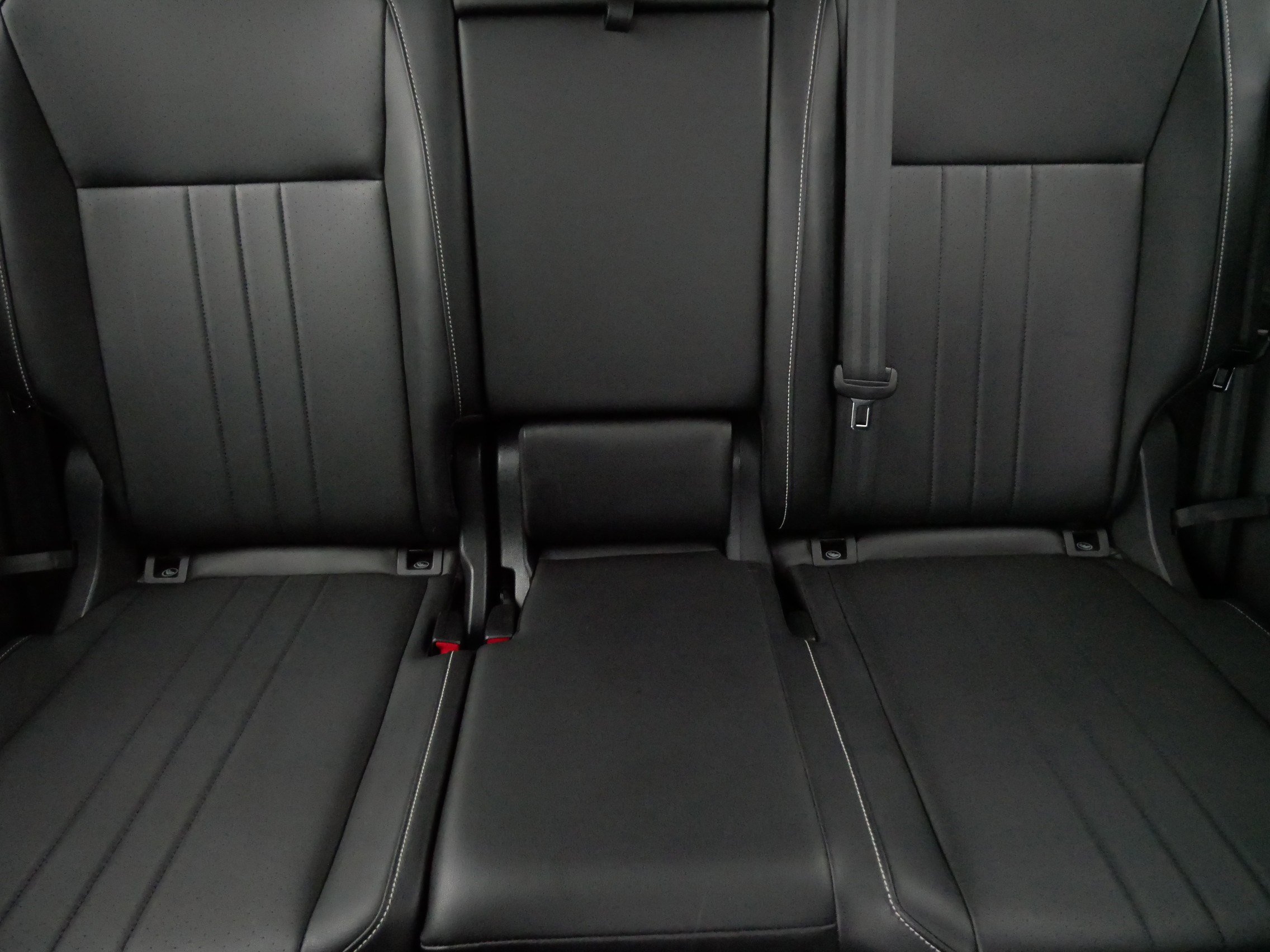 Certified 2023 Volkswagen Tiguan SE R-Line image 13