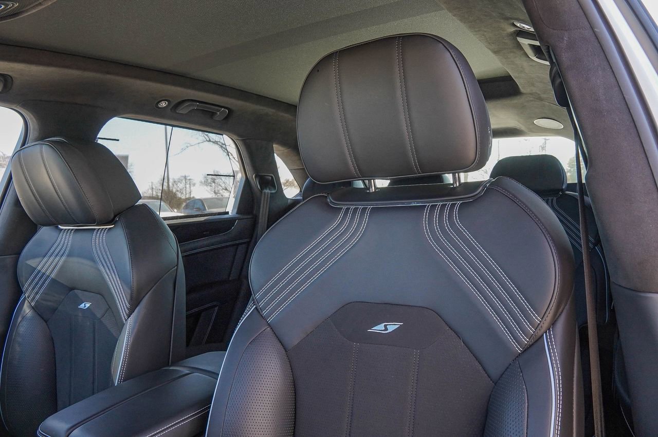 Used 2023 Bentley Bentayga image 19