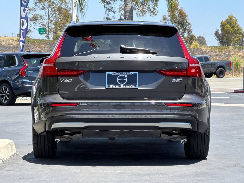 Certified 2025 Volvo V60 B5 Cross Country Plus AWD/4WD image 4