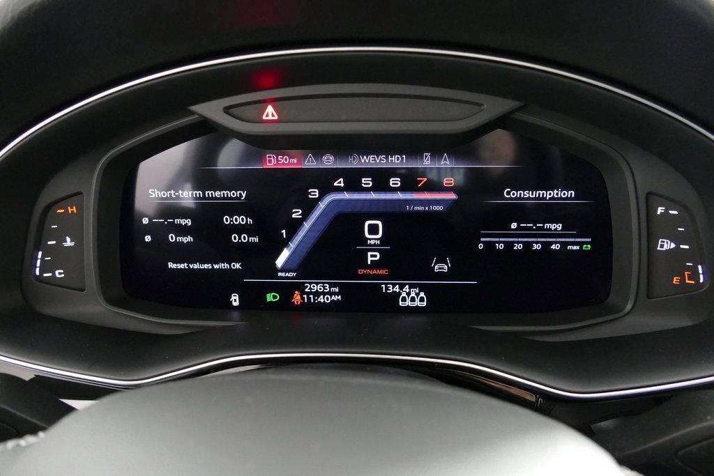 Used 2024 Audi Q8 Premium image 15