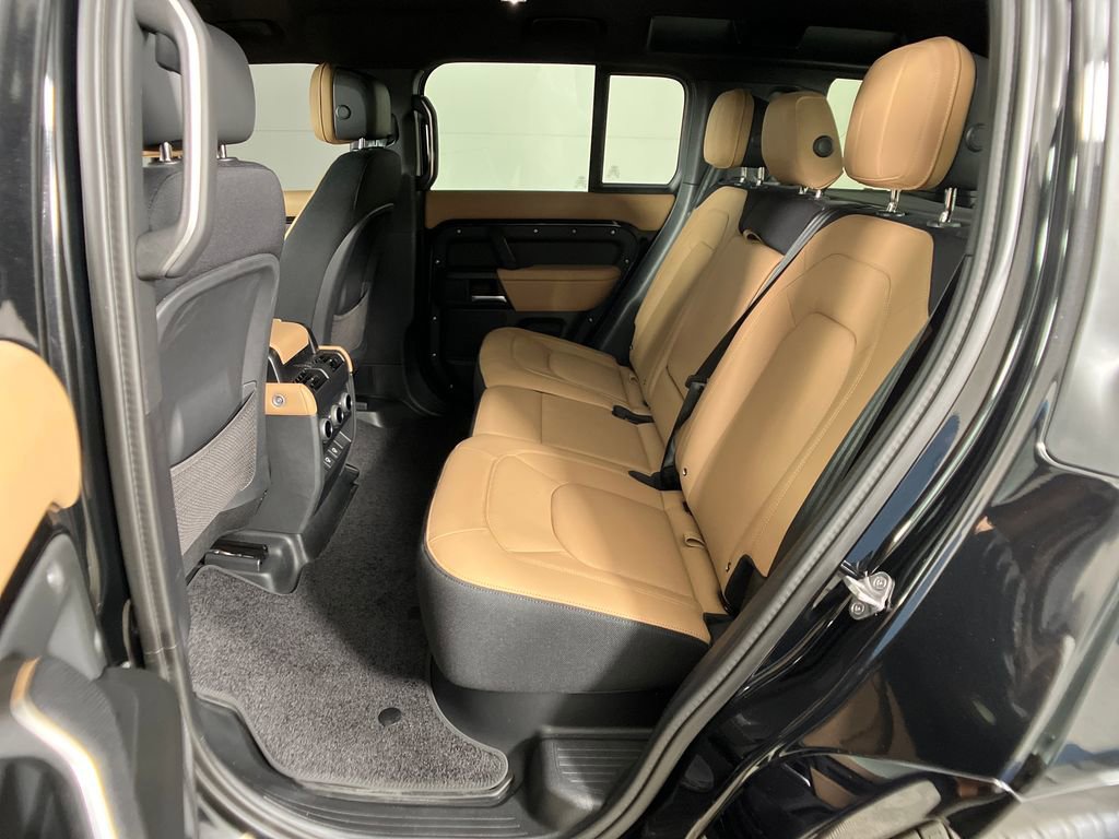 Used 2025 Land Rover Defender 110 X image 30