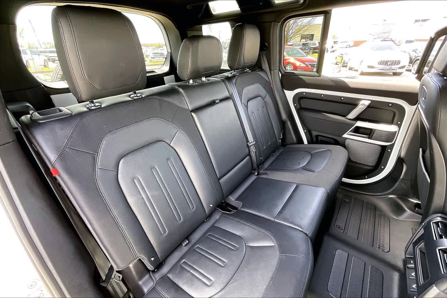 Used 2021 Land Rover Defender 110 X-Dynamic SE AWD/4WD image 18