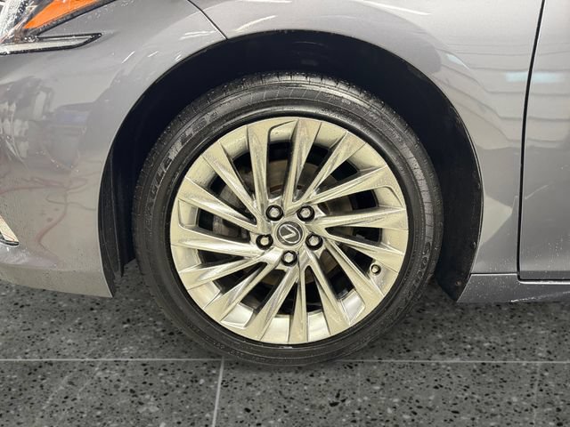 Used 2019 Lexus ES 300h w/ Accessory Package FWD image 24